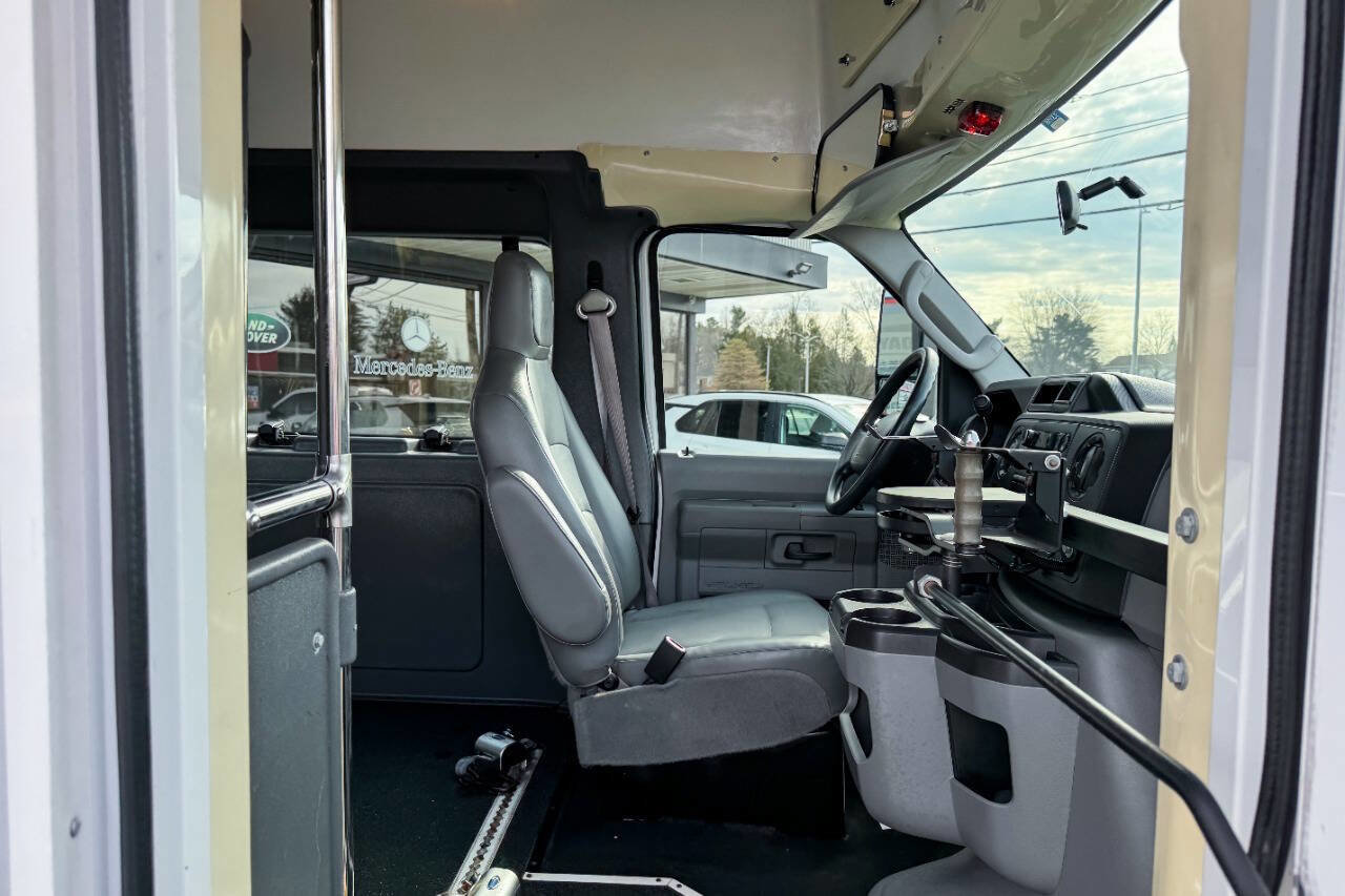 Used 2011 Ford E-350 and Econoline 350 Extended Super Duty w/ PWR Group image 17