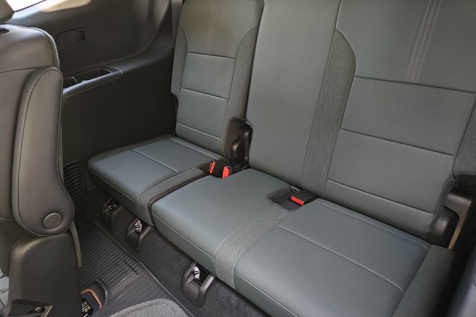 New 2026 GMC Acadia AT4 AWD/4WD image 12