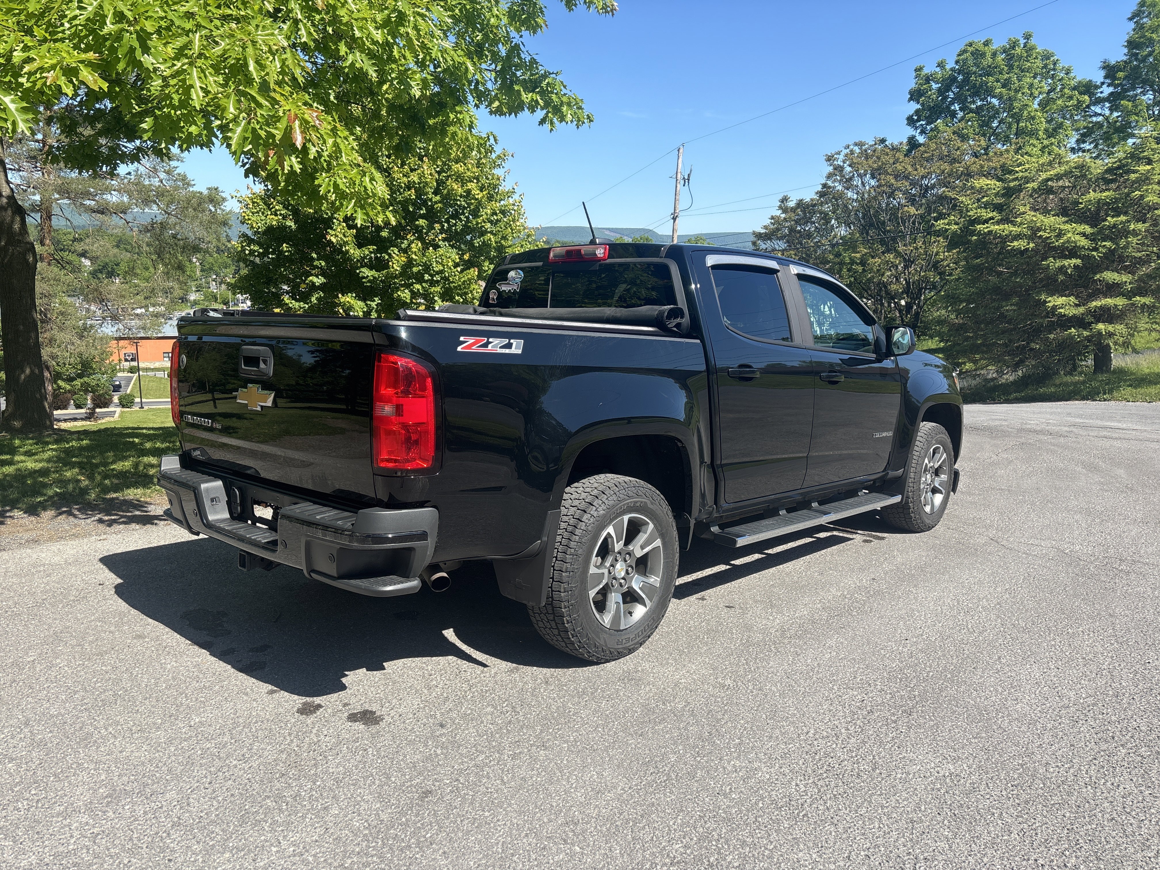 Used 2020 Chevrolet Colorado Z71 AWD/4WD image 3