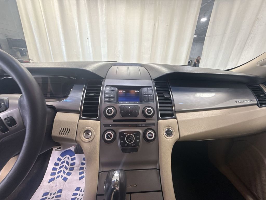 Used 2015 Ford Taurus SEL FWD image 15