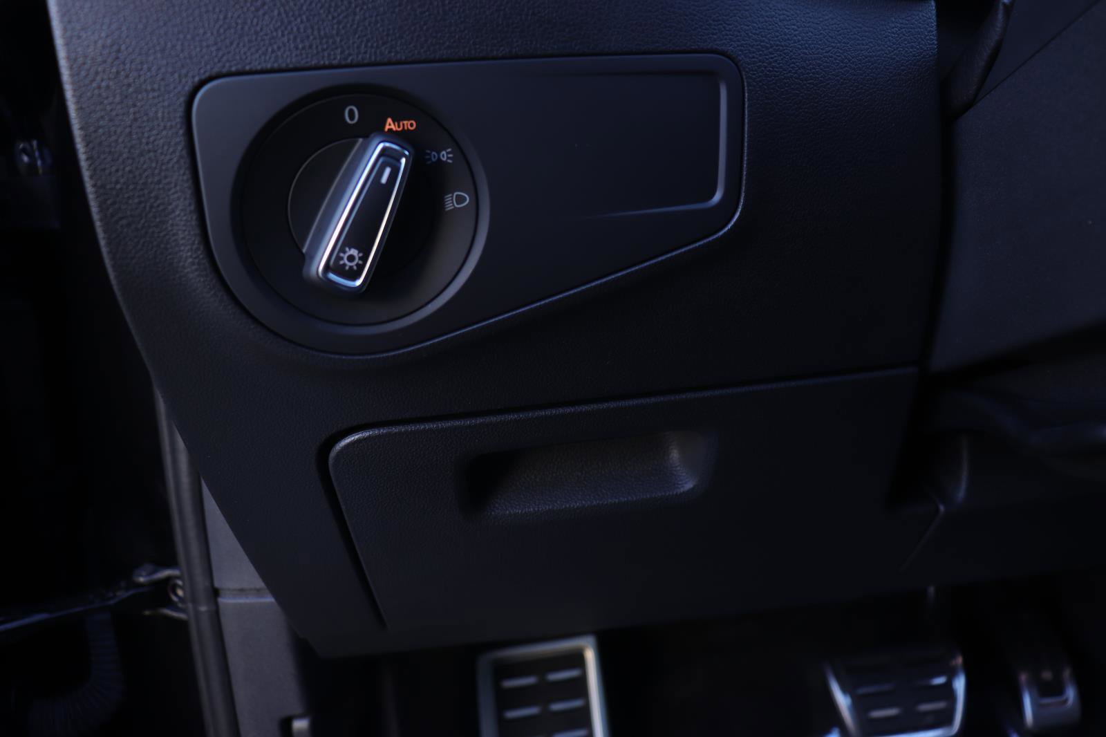 Used 2024 Volkswagen Tiguan SE R-Line image 27