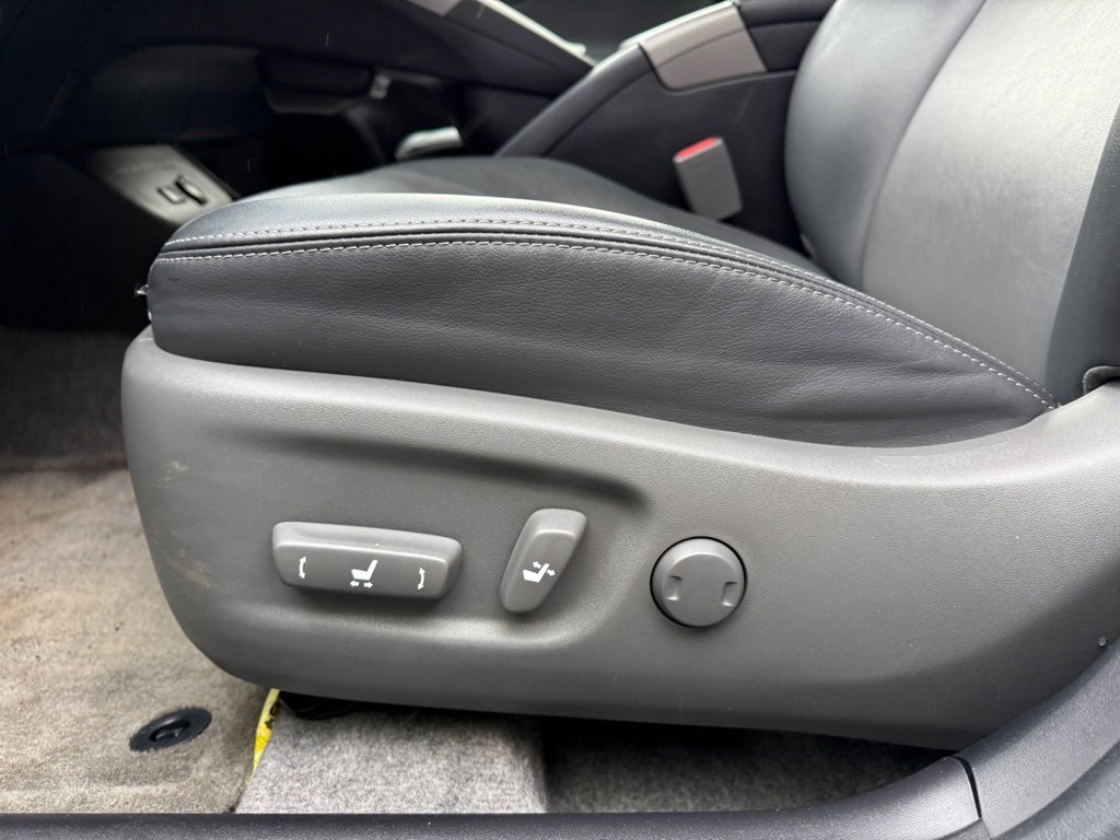 Used 2015 Toyota Prius Five w/ Advanced Technology Package image 16