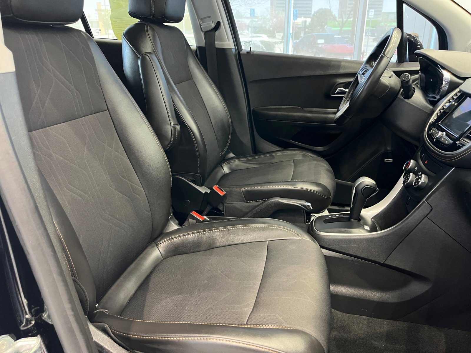 Used 2018 Chevrolet Trax LT w/ Sun & Sound Package image 20