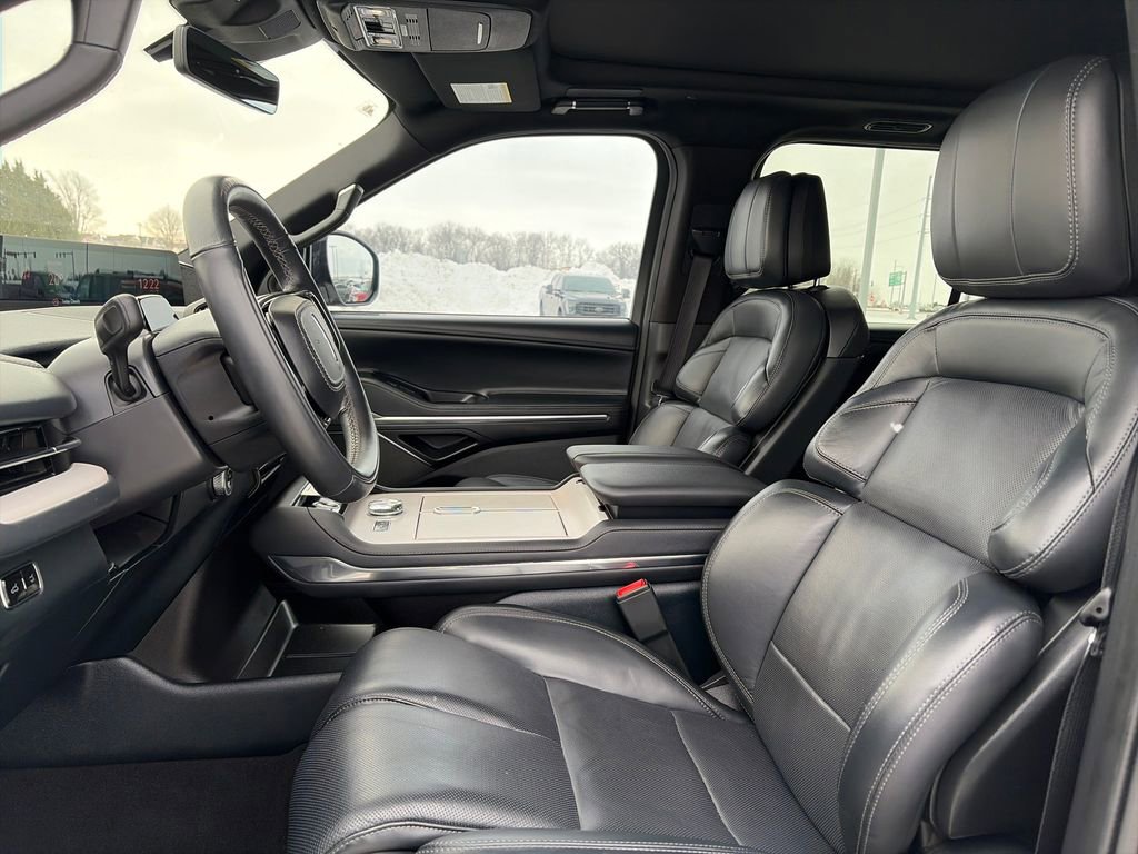 Used 2025 Lincoln Navigator L Reserve w/ Jet Appearance Package AWD/4WD image 14
