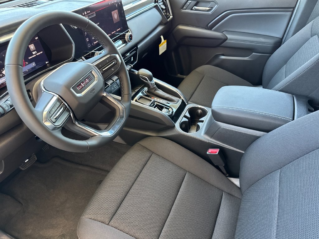 New 2026 GMC Canyon Elevation w/ LPO, Black Badging Package RWD image 9