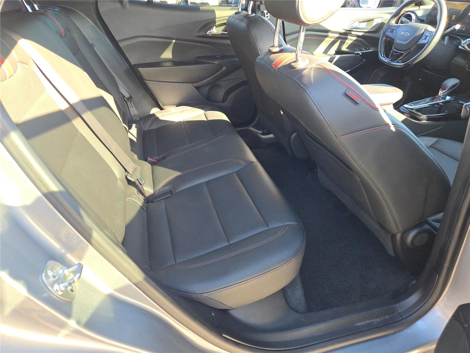 Used 2024 Chevrolet Trax RS w/ Sunroof Package image 11