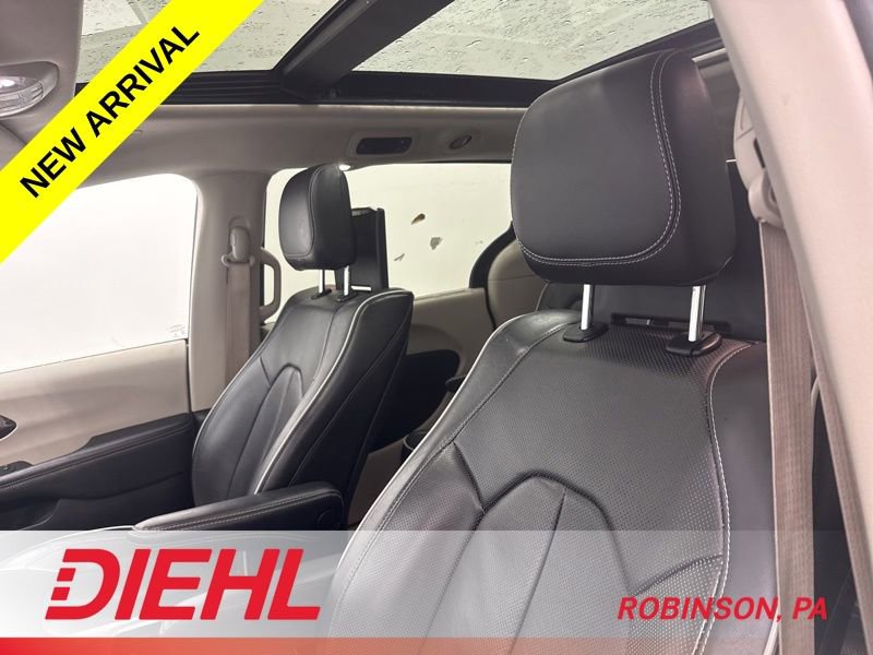 Used 2023 Chrysler Pacifica Limited w/ Uconnect Theater Family Group image 21
