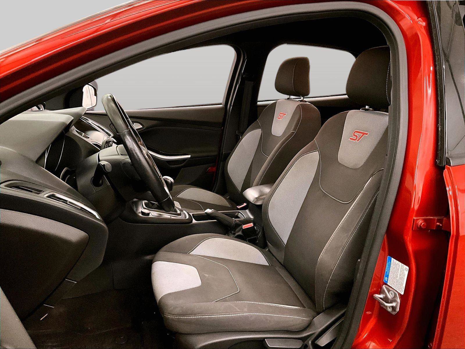 Used 2018 Ford Focus ST FWD image 24