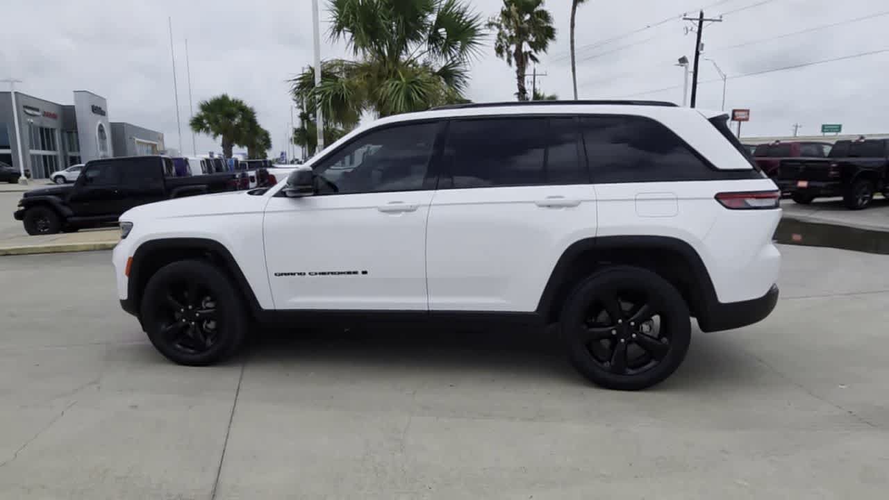 Used 2023 Jeep Grand Cherokee Limited w/ Black Appearance Package AWD/4WD image 5