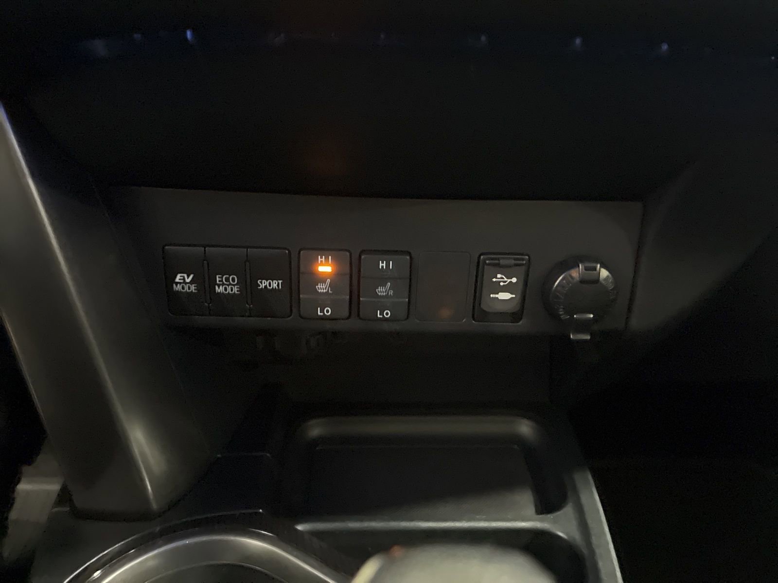 Used 2017 Toyota RAV4 SE image 25