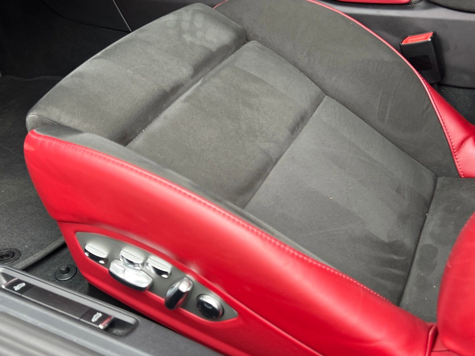 Certified 2021 Porsche 718 Boxster Spyder RWD image 32