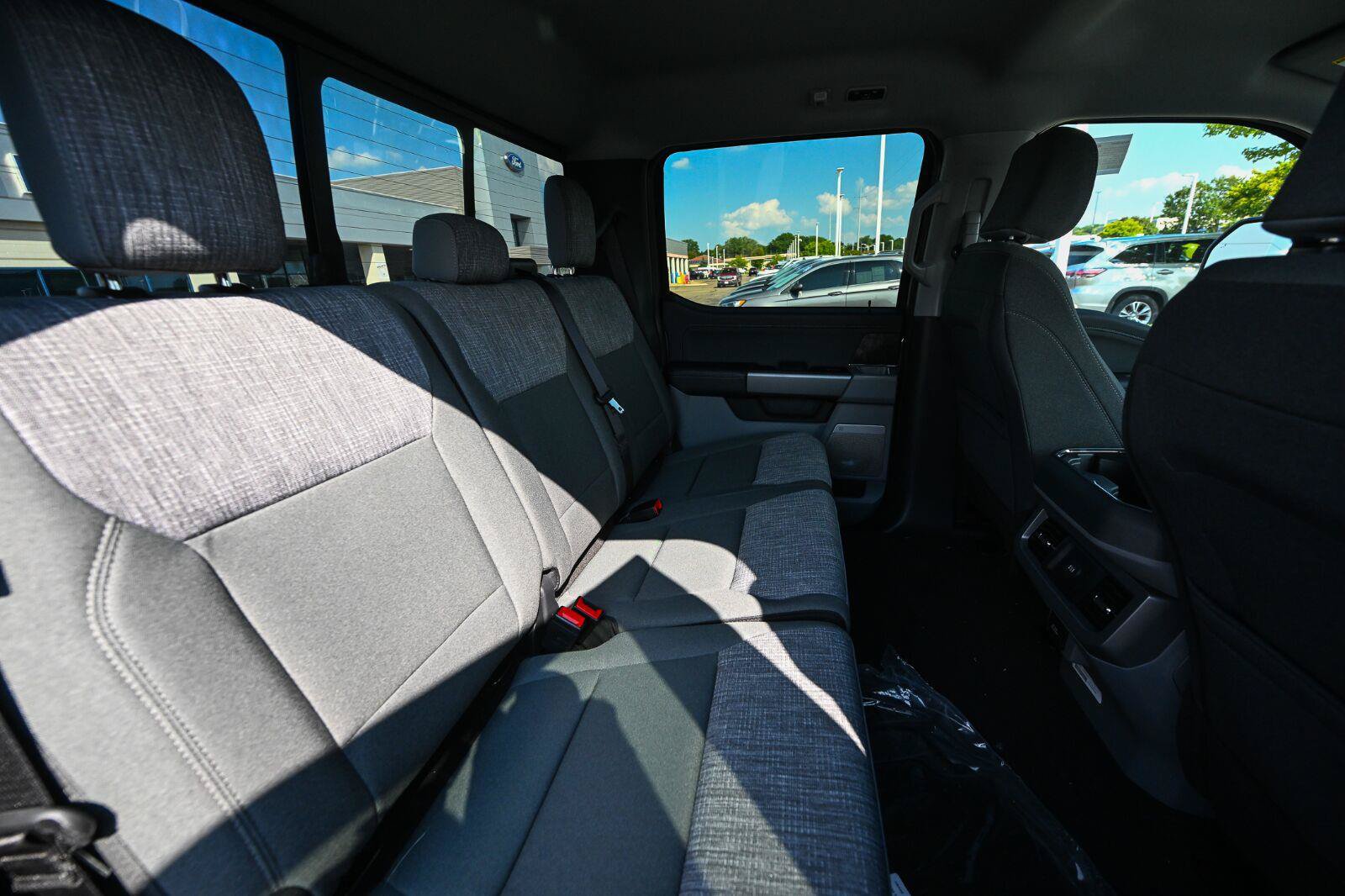 New 2026 Ford F250 XLT w/ XLT Premium Package AWD/4WD image 24