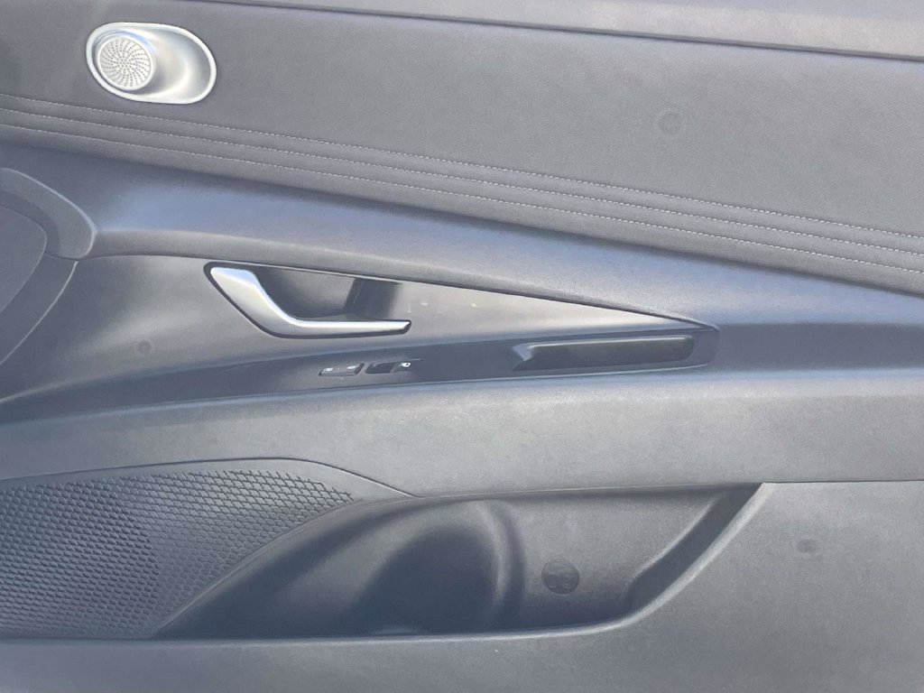 Used 2025 Hyundai Elantra SEL FWD image 16