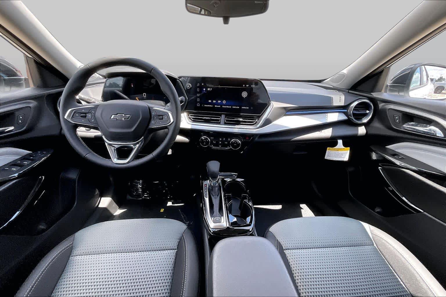 New 2026 Chevrolet Trax LT w/ Driver Confidence Package FWD image 6