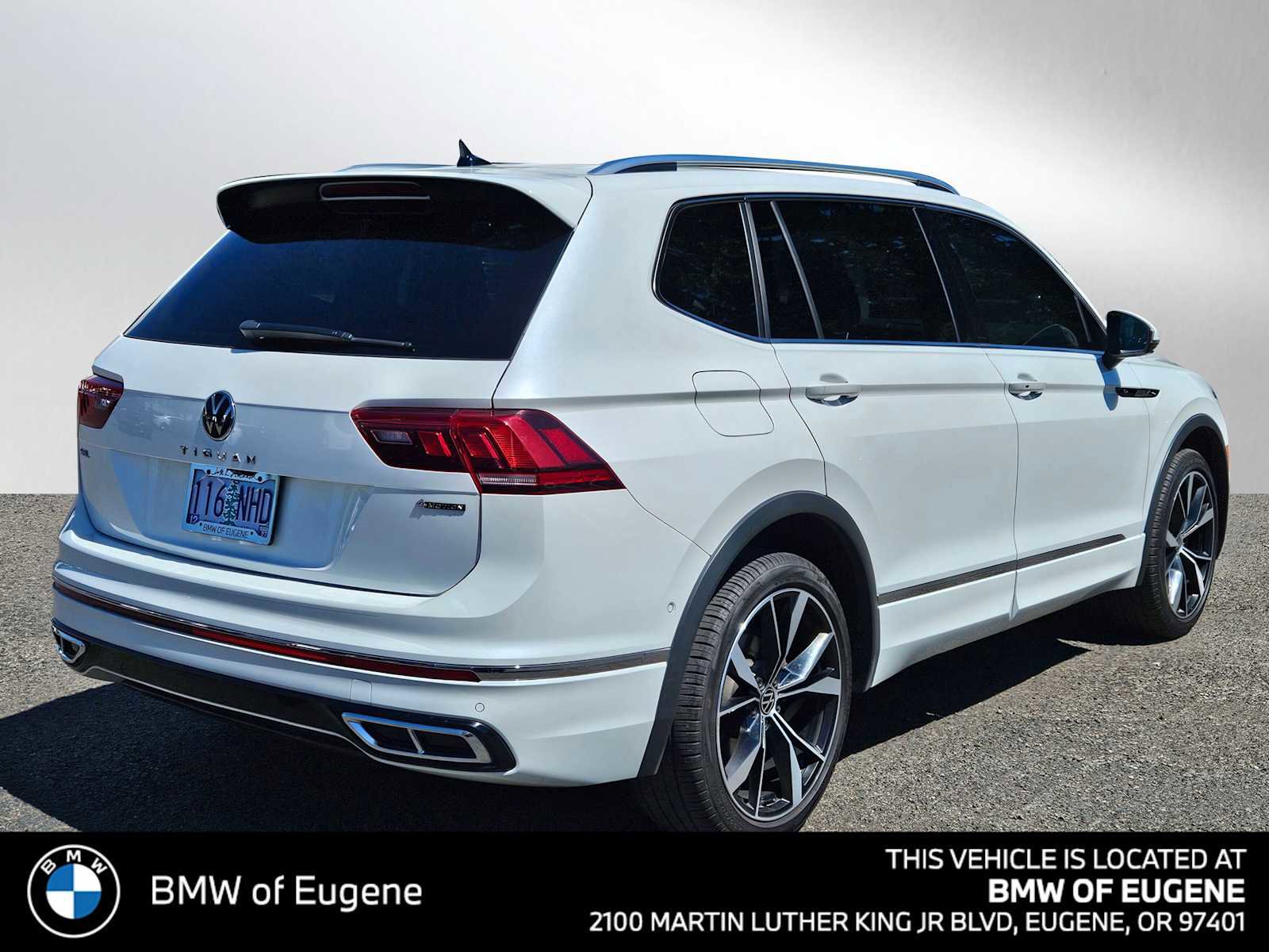 Used 2022 Volkswagen Tiguan SEL R-Line AWD/4WD image 3