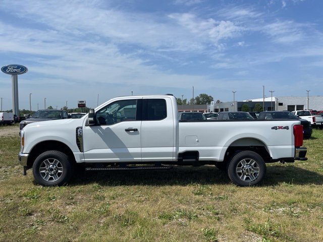 New 2025 Ford F350 XLT image 2