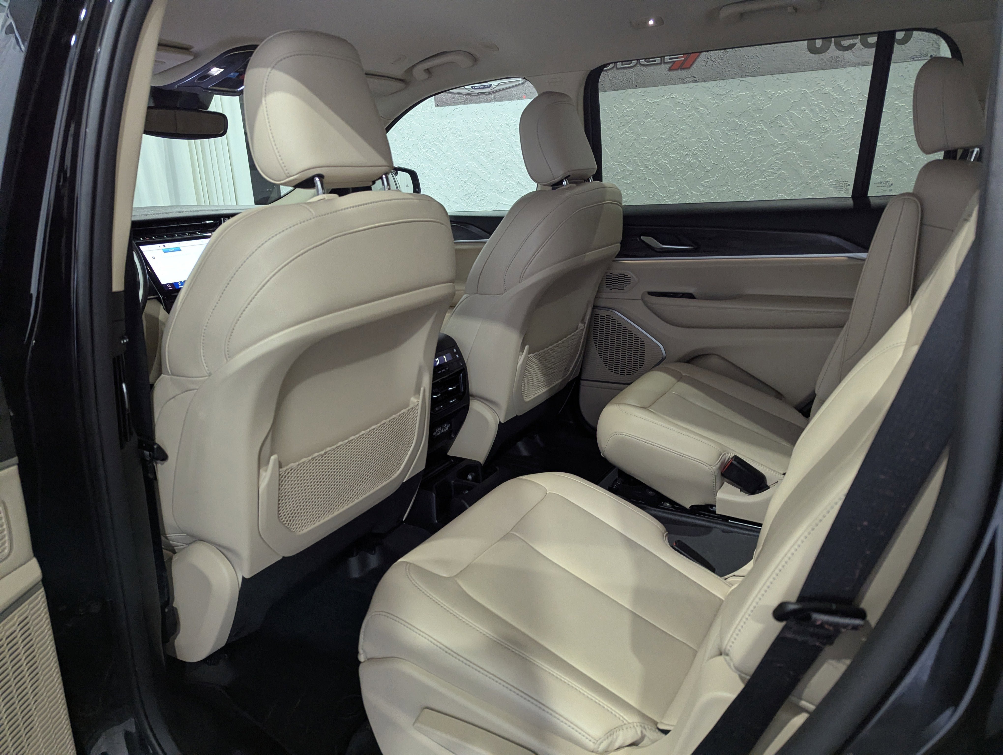 Used 2022 Jeep Grand Cherokee L Limited AWD/4WD image 13
