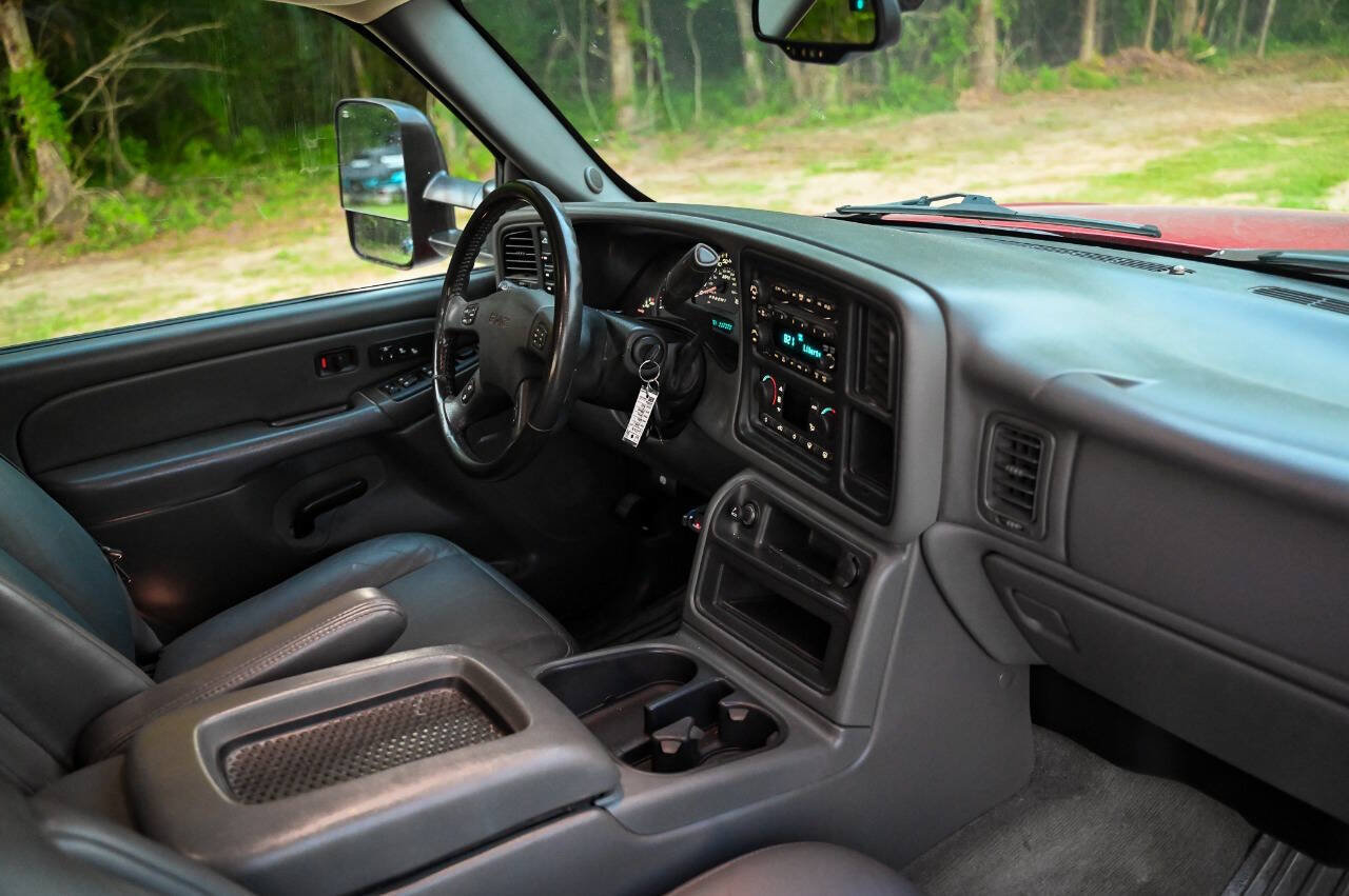 Used 2006 GMC Sierra 2500 SLT w/ Heavy-Duty Power Package AWD/4WD image 73