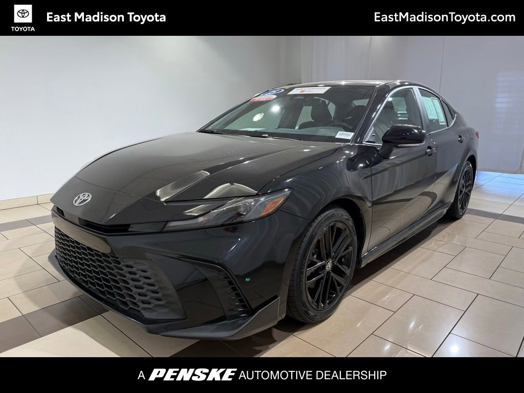Certified 2025 Toyota Camry SE FWD image 1
