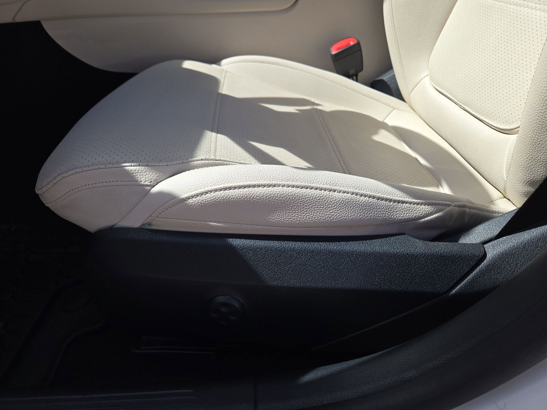 Used 2025 Mercedes-Benz C 300 Sedan image 17