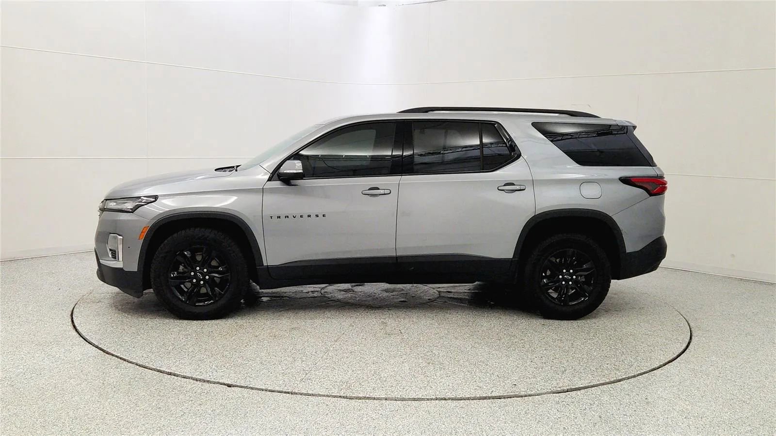 Used 2023 Chevrolet Traverse LT w/ Midnight/Sport Edition image 4