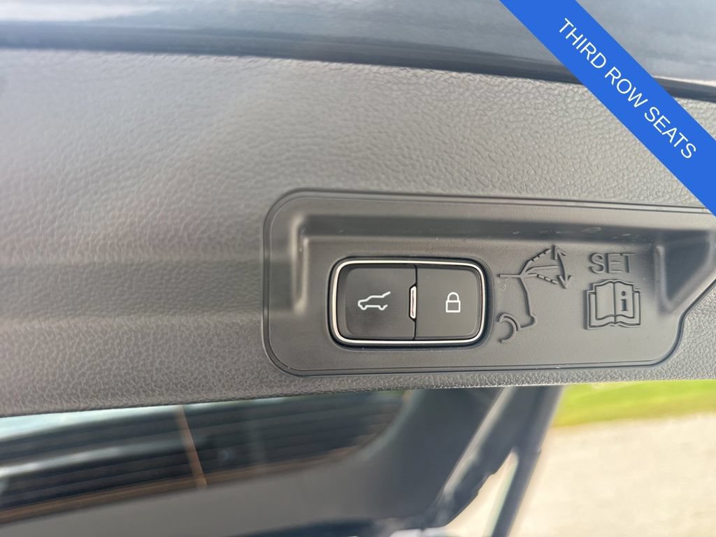 Used 2023 Ford Explorer XLT w/ Equipment Group 202A AWD/4WD image 14