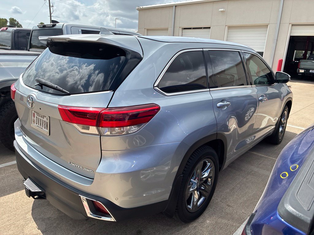 Used 2018 Toyota Highlander Limited Platinum AWD/4WD image 2
