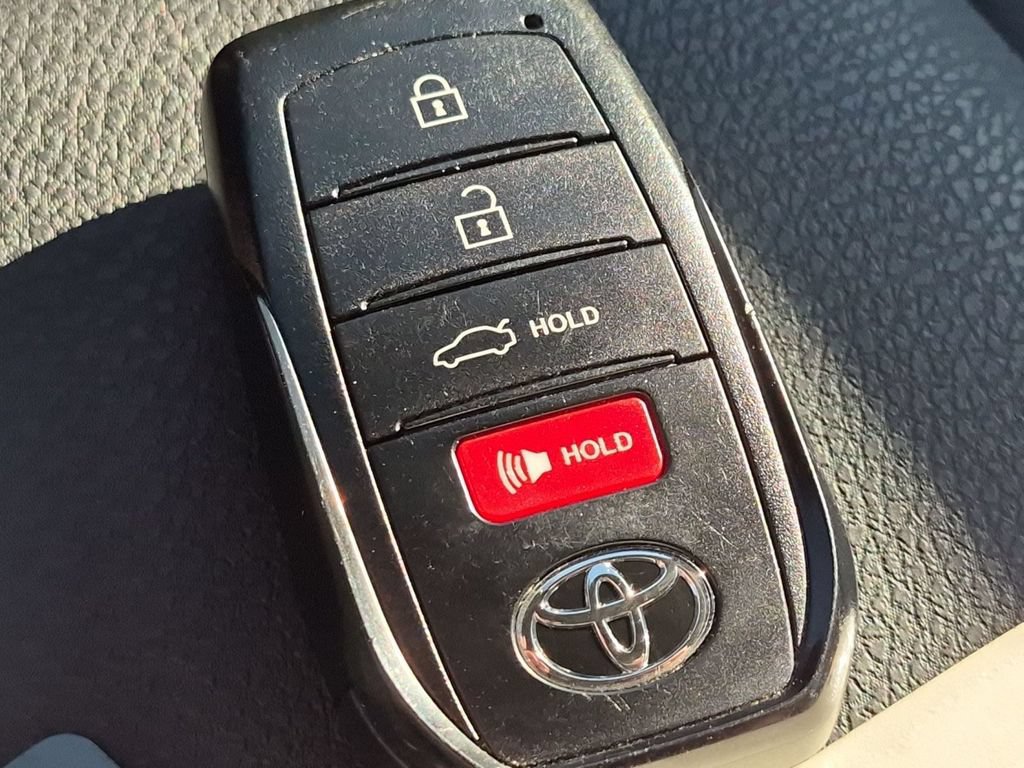 Used 2026 Toyota Camry SE FWD image 33