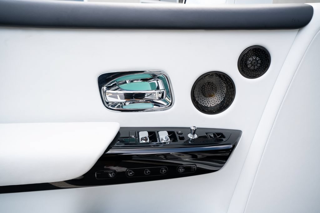 Used 2022 Rolls-Royce Phantom Sedan w/ The Phantom Package RWD image 28