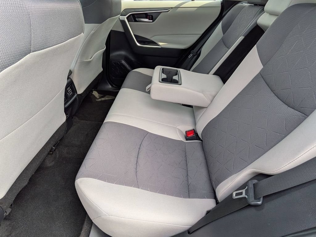 Used 2022 Toyota RAV4 XLE AWD/4WD image 18