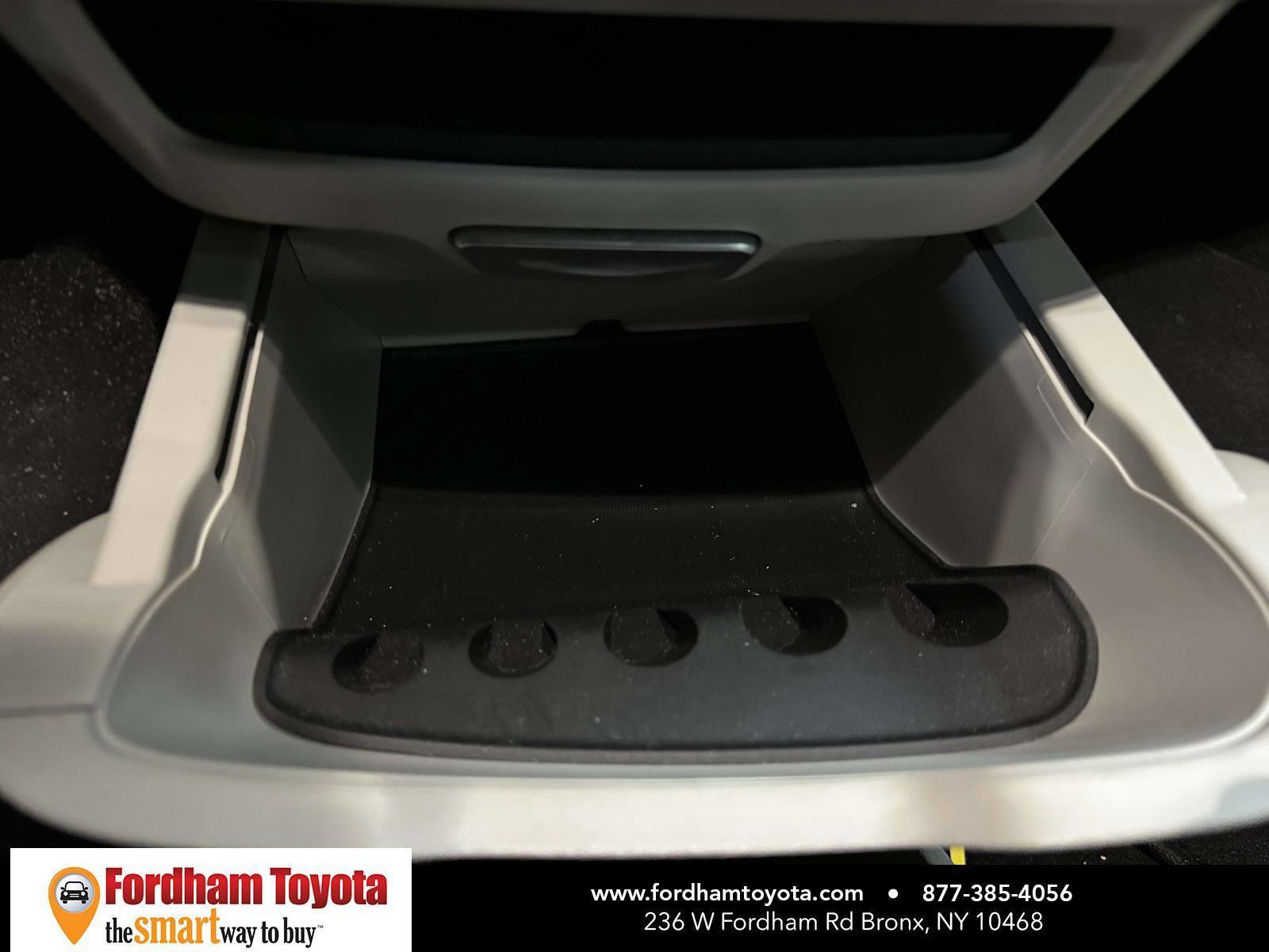 Used 2024 Chrysler Voyager LX image 26