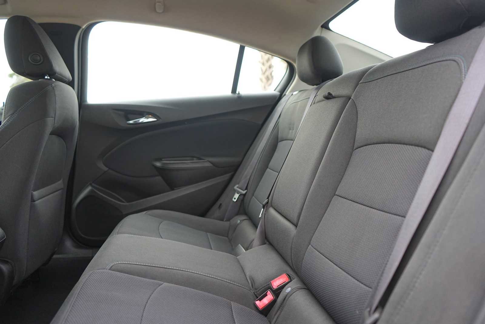 Used 2016 Chevrolet Cruze LT FWD image 14