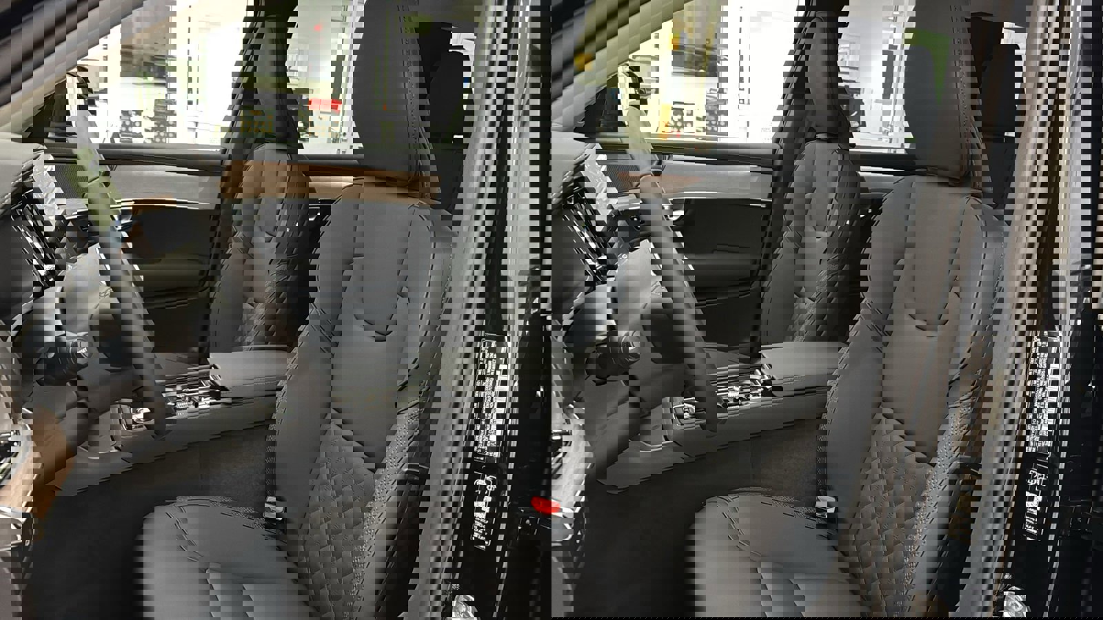 New 2026 Volvo XC90 B6 Plus w/ Protection Package Premier image 23