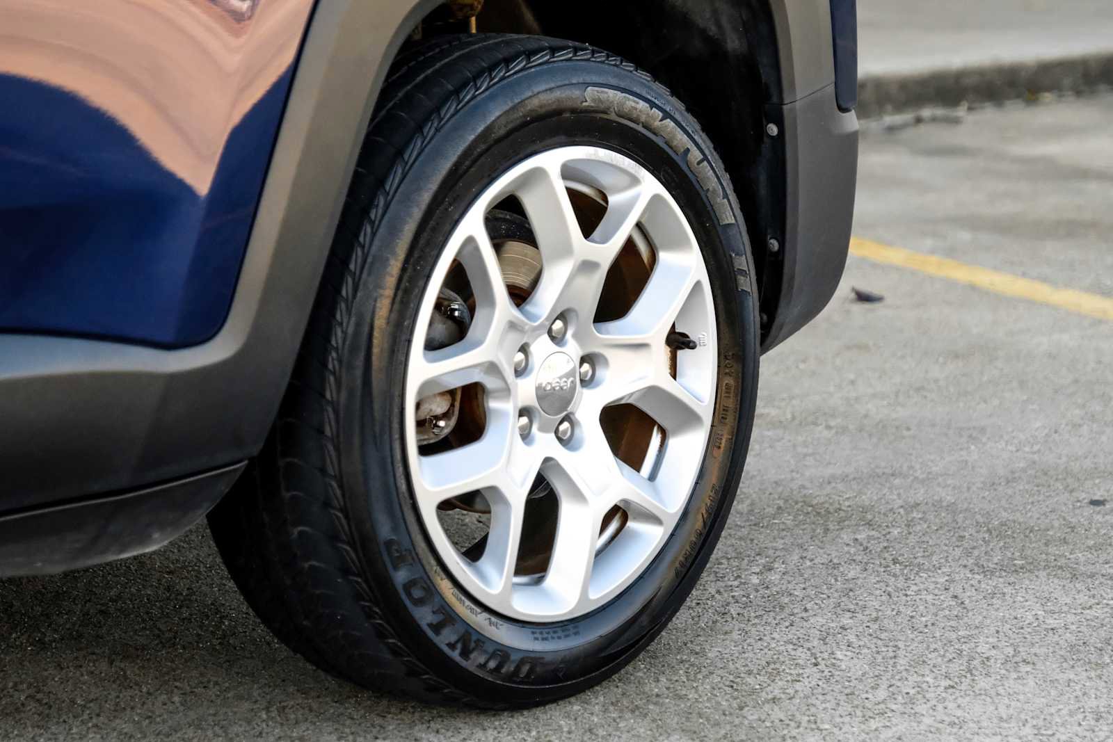 Used 2017 Jeep Renegade Latitude w/ Cold Weather Group image 52