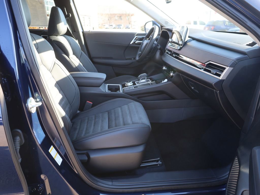 New 2025 Mitsubishi Outlander SE image 14