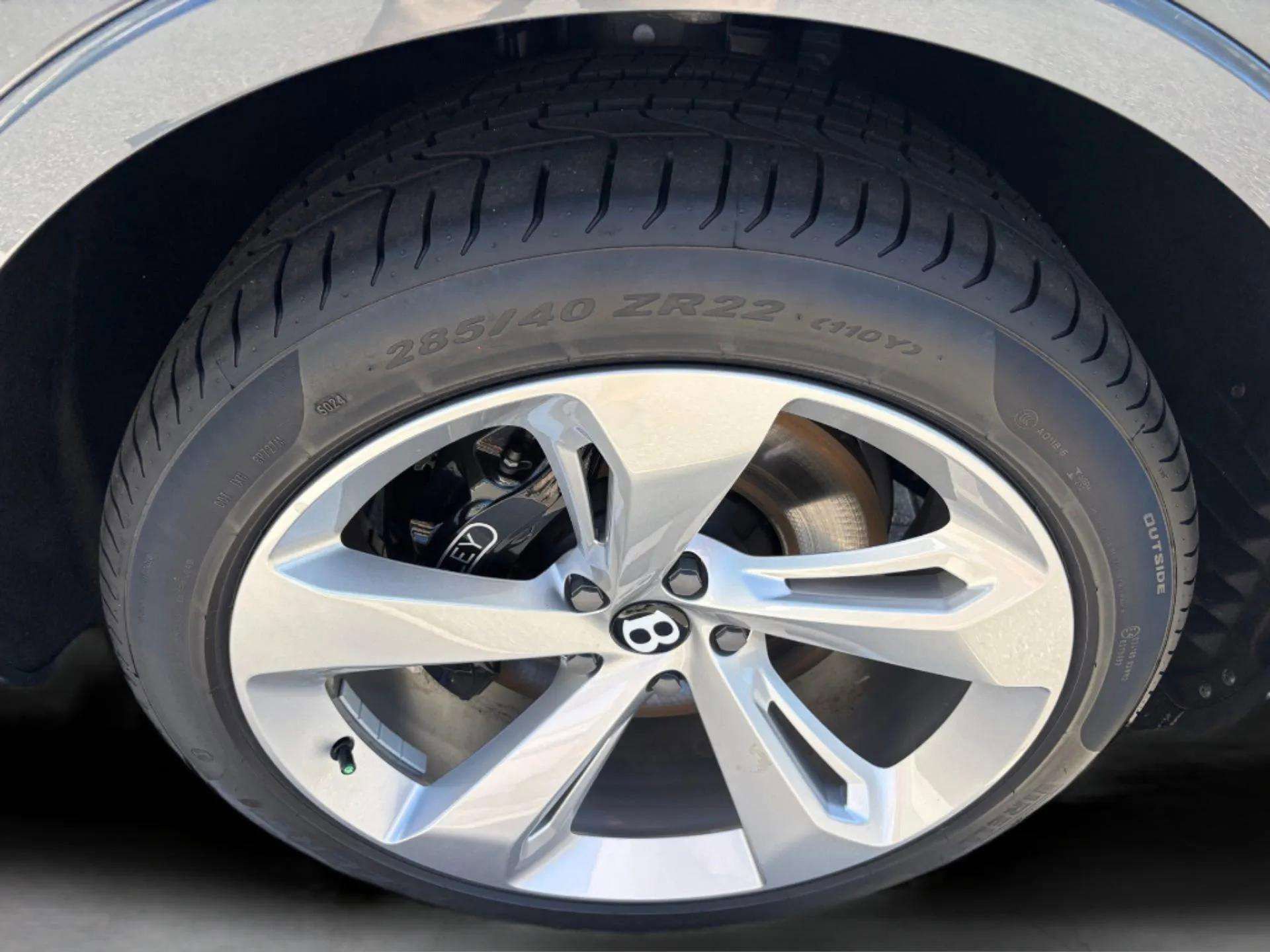 New 2025 Bentley Bentayga Extended Wheelbase image 53