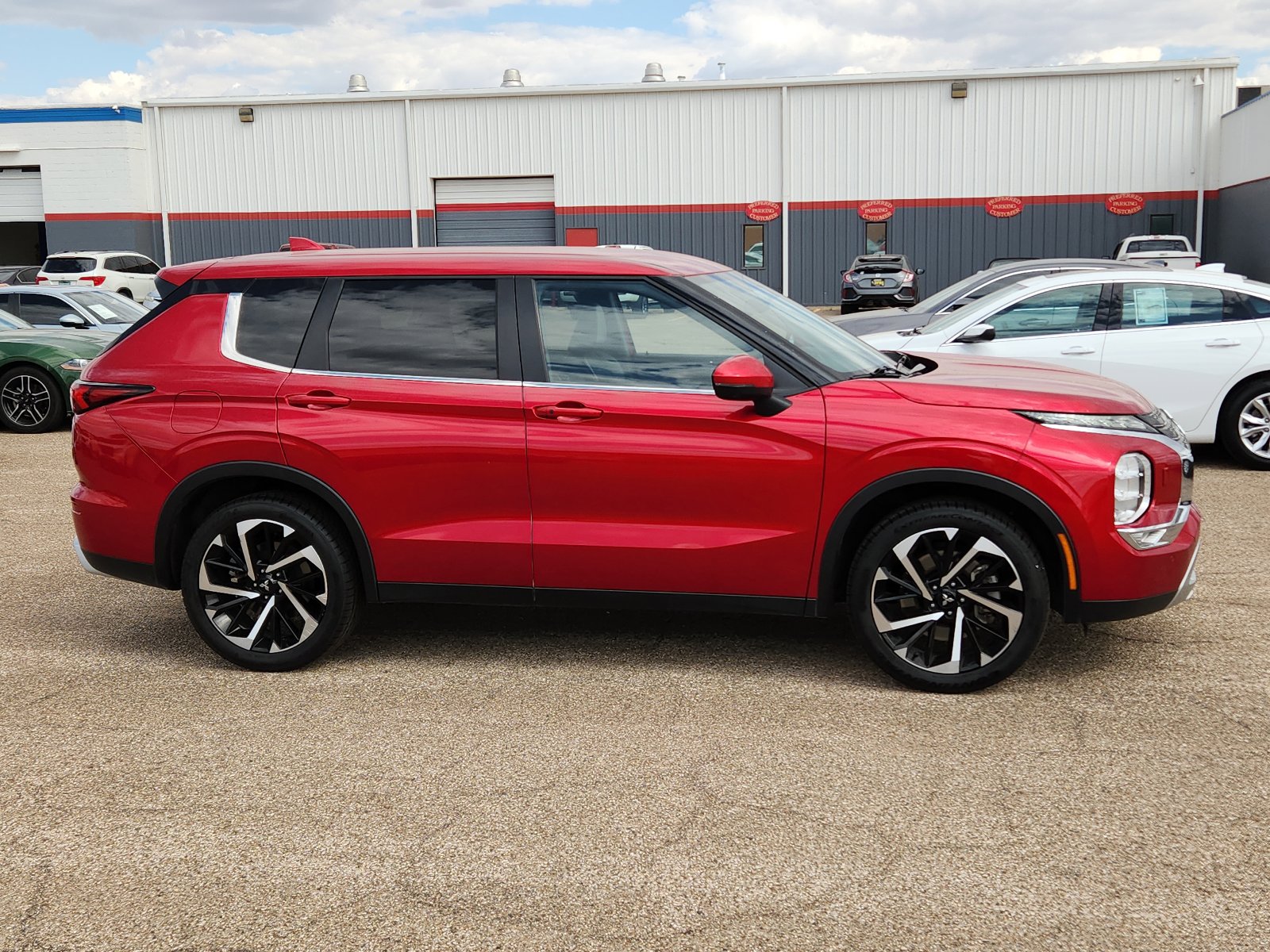 Used 2024 Mitsubishi Outlander SE image 5