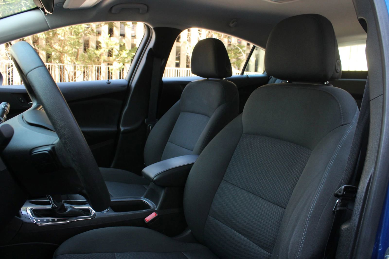 Used 2018 Chevrolet Cruze LT w/ Convenience Package FWD image 19