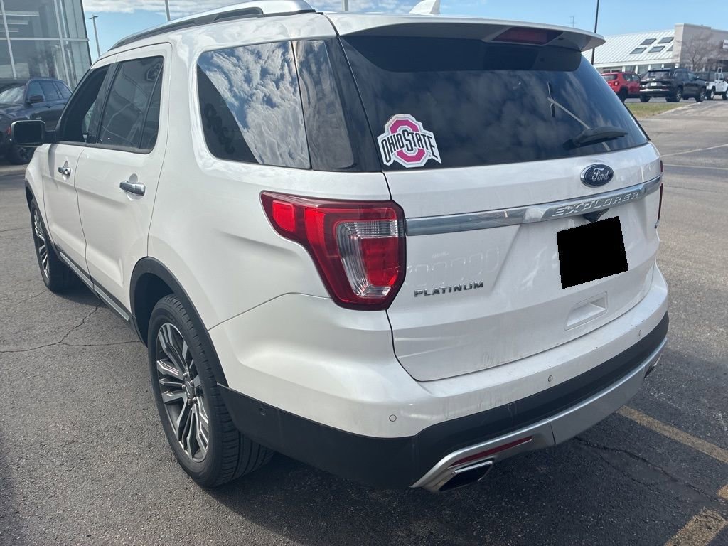 Used 2017 Ford Explorer Platinum image 3