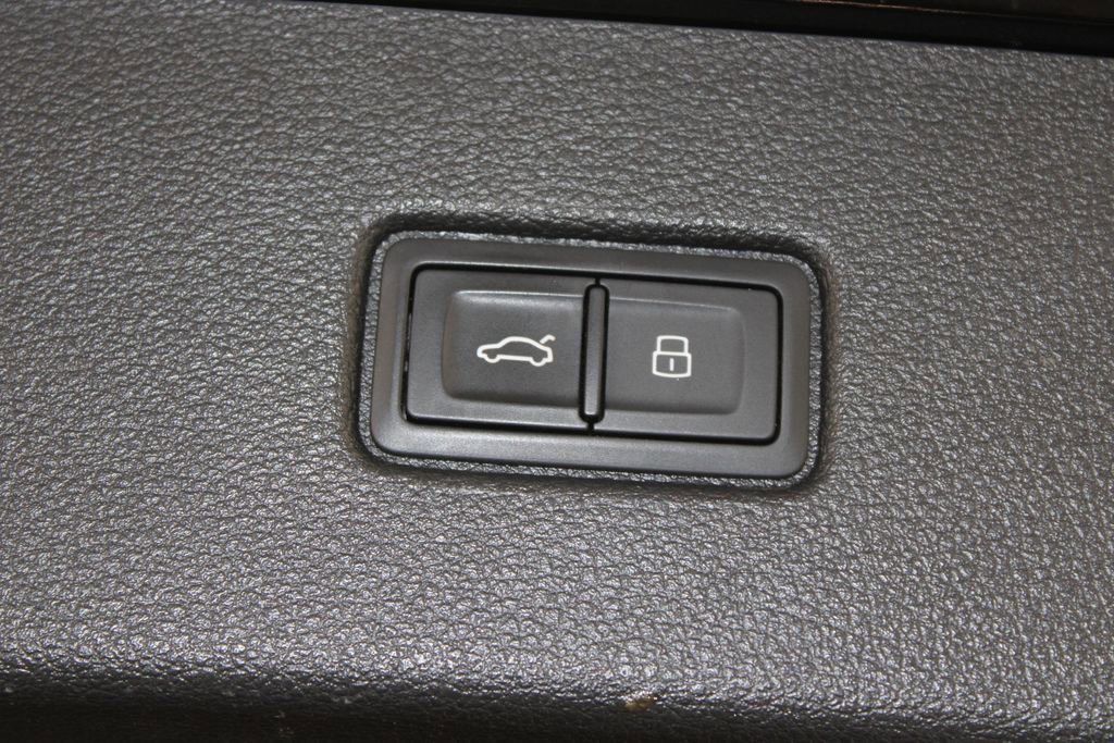 Used 2017 Audi Q7 3.0T Premium Plus image 14