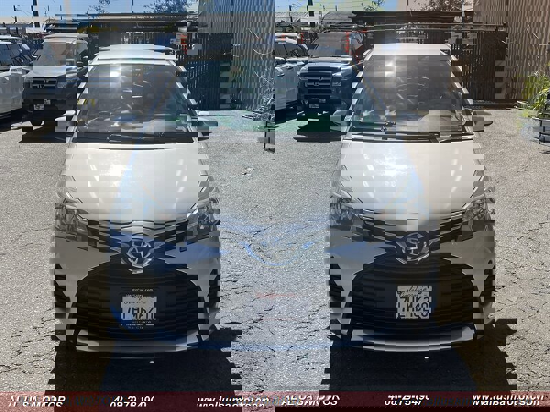 Used 2015 Toyota Yaris L image 4