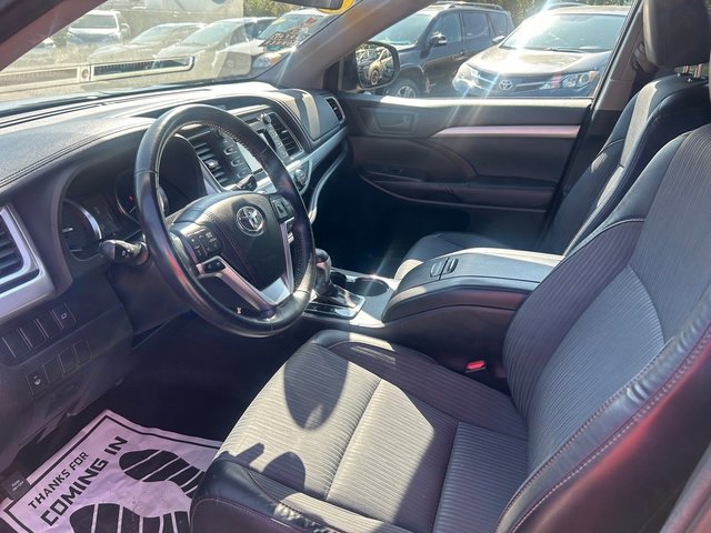 Used 2015 Toyota Highlander LE image 4