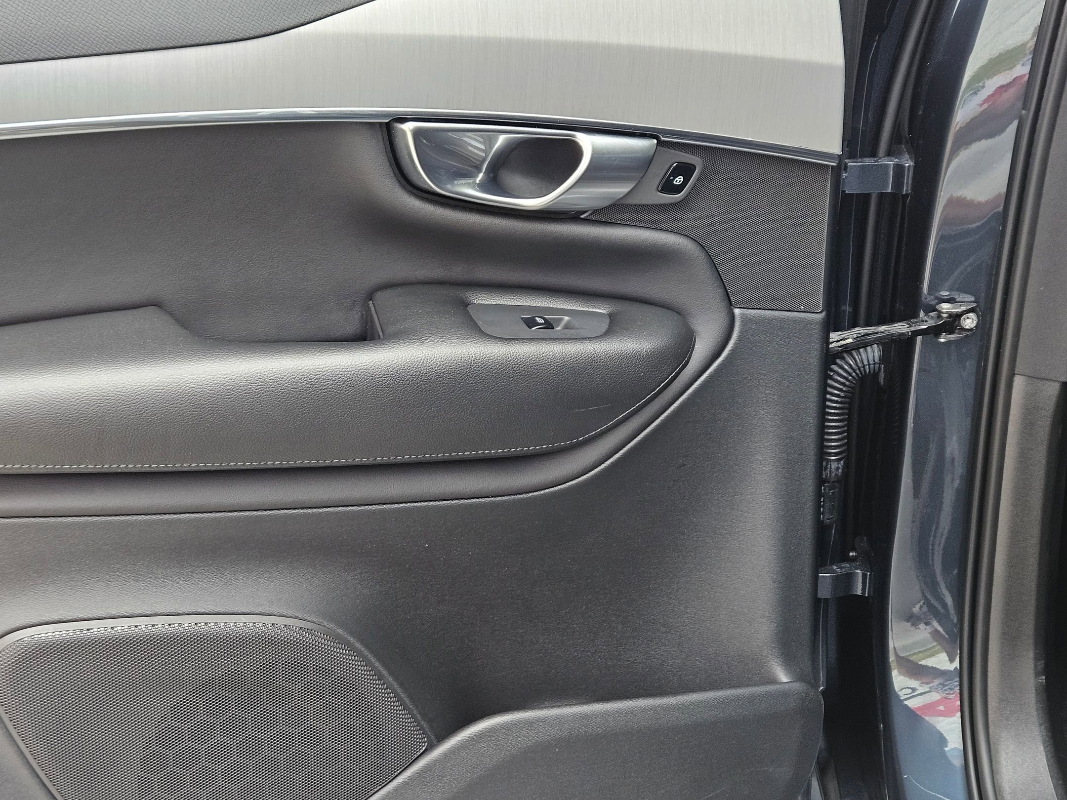 Used 2021 Volvo XC90 T5 Momentum w/ Climate Package image 23