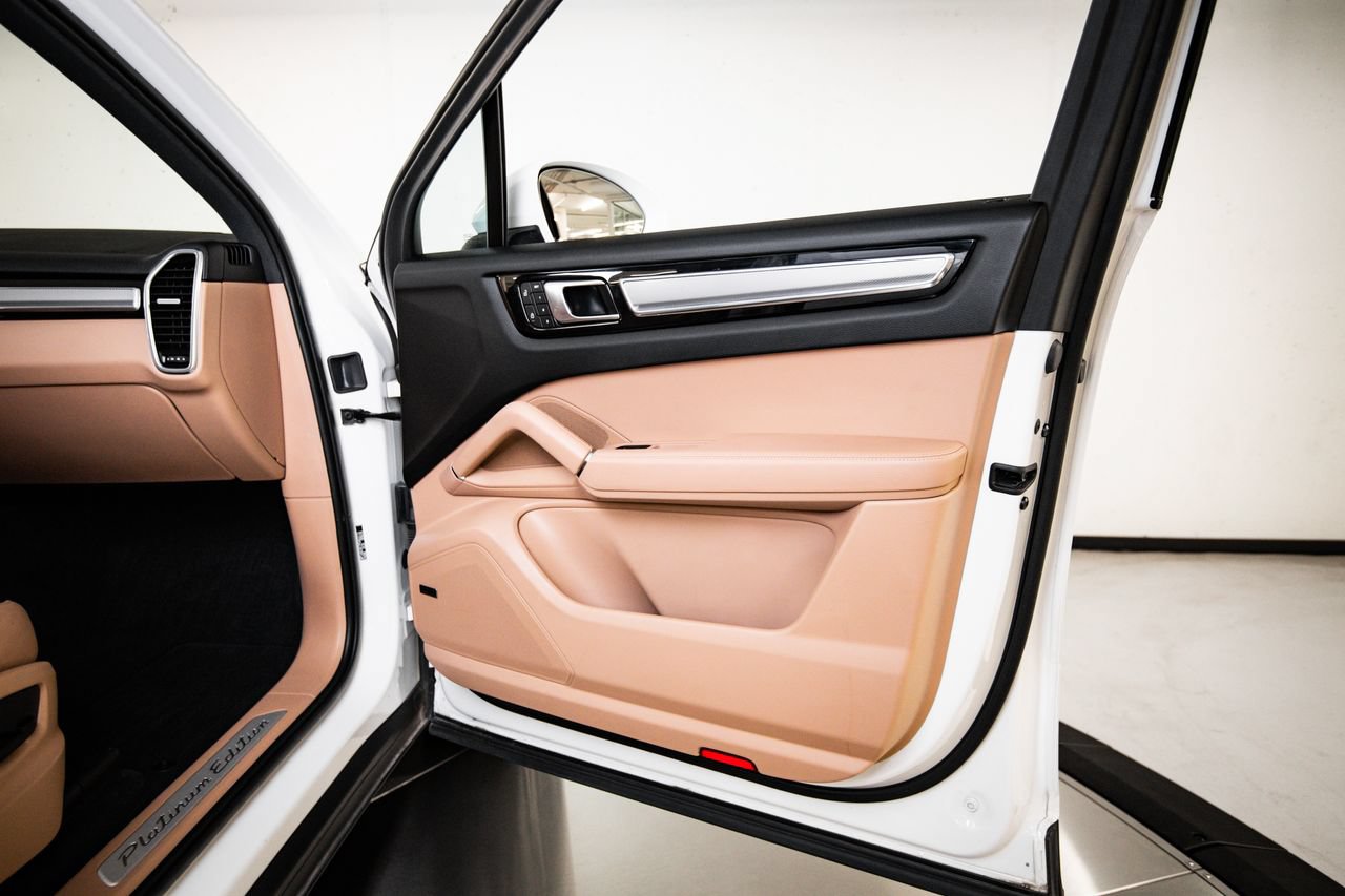 Certified 2023 Porsche Cayenne Platinum Edition AWD/4WD image 27