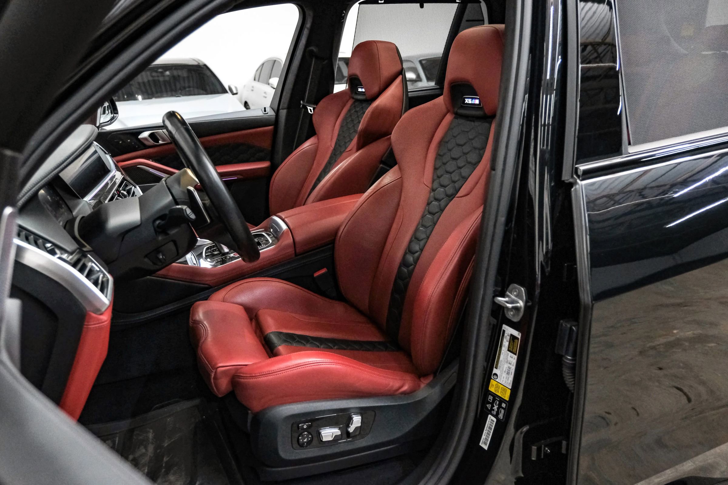 Used 2020 BMW X5 M Competition w/ Executive Package image 35