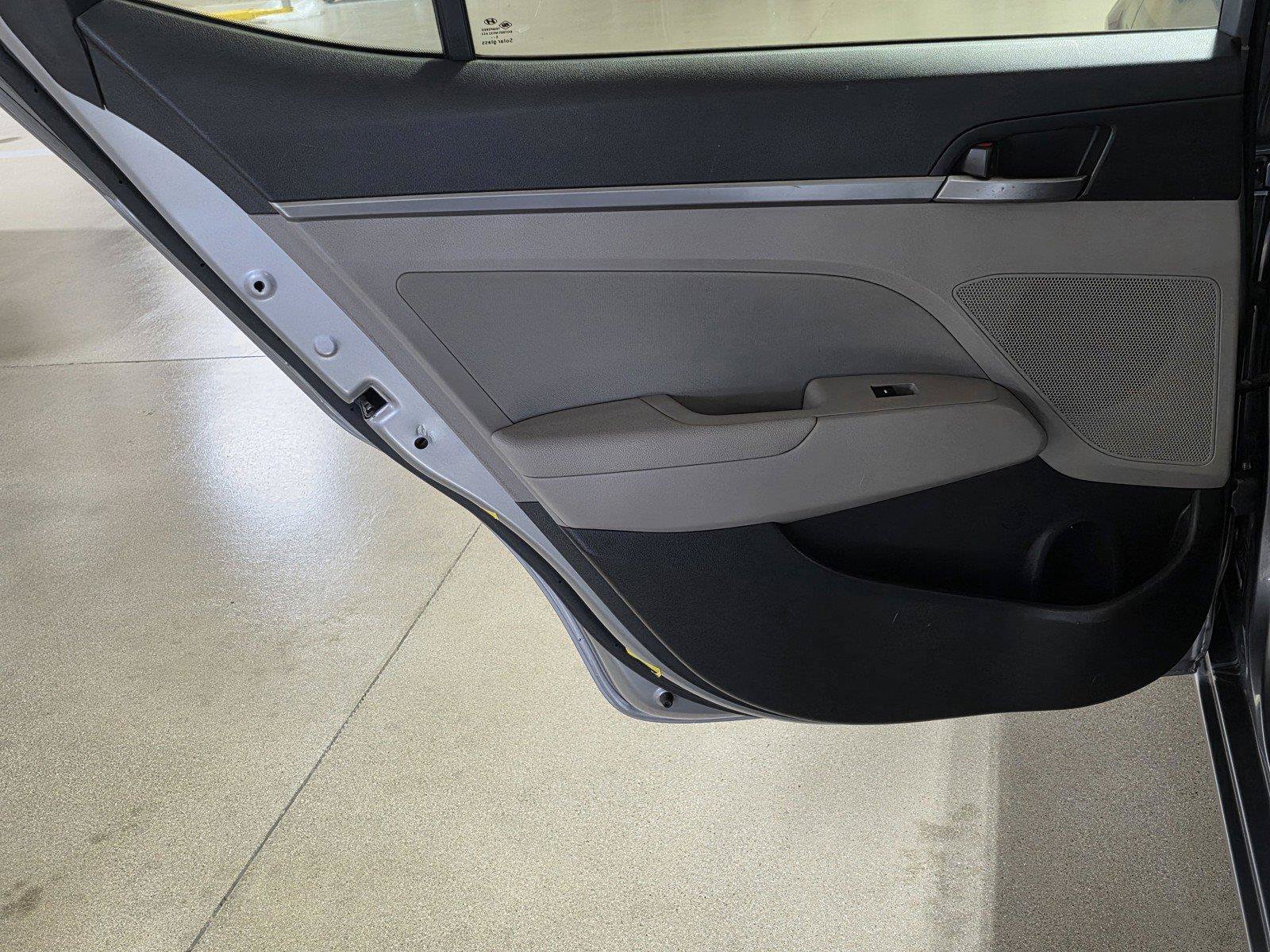 Used 2017 Hyundai Elantra SE FWD image 13
