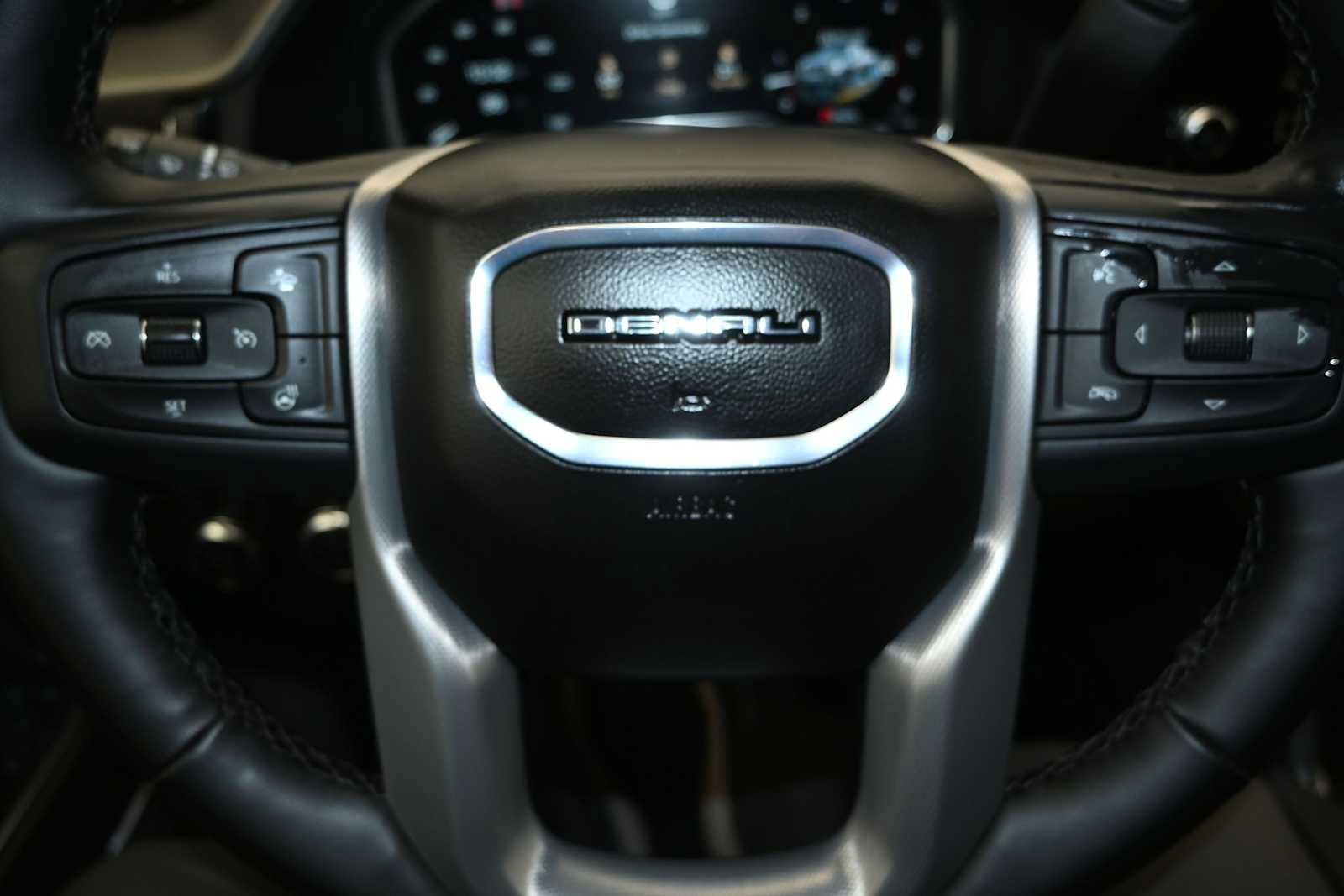 Used 2024 GMC Sierra 3500 Denali w/ Denali Reserve Package AWD/4WD image 14