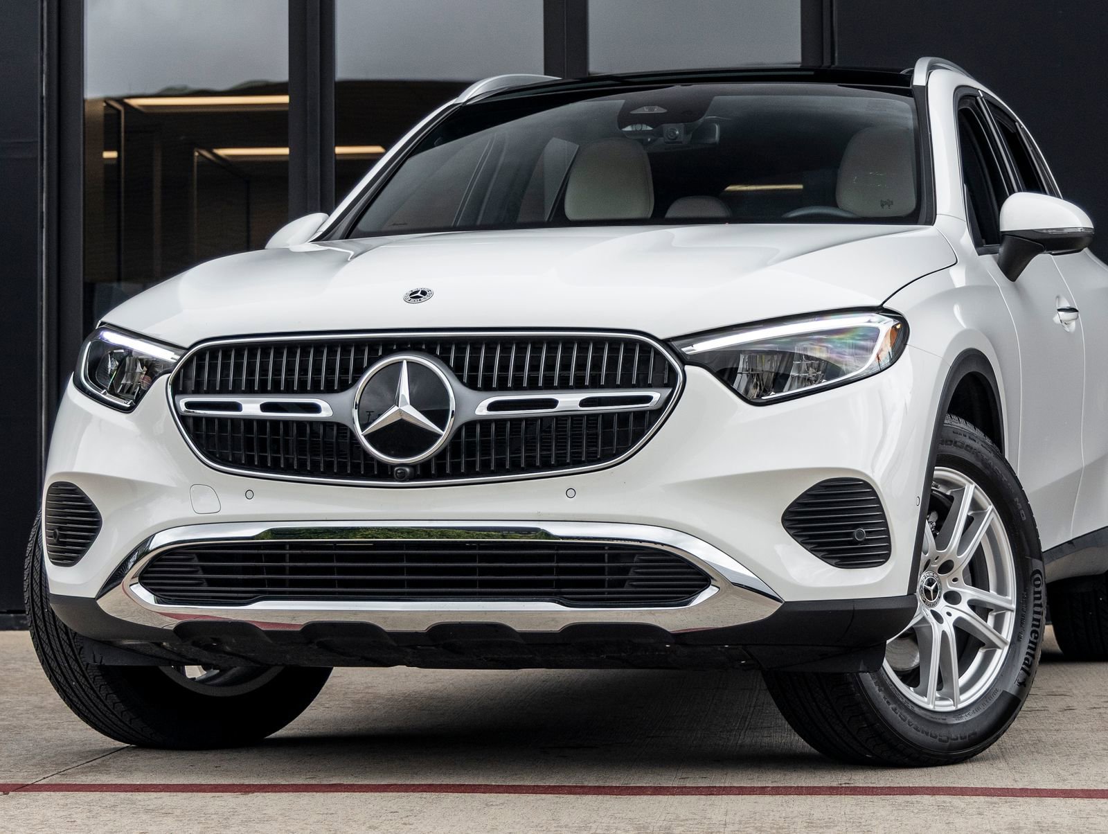 Used 2025 Mercedes-Benz GLC 300 image 3