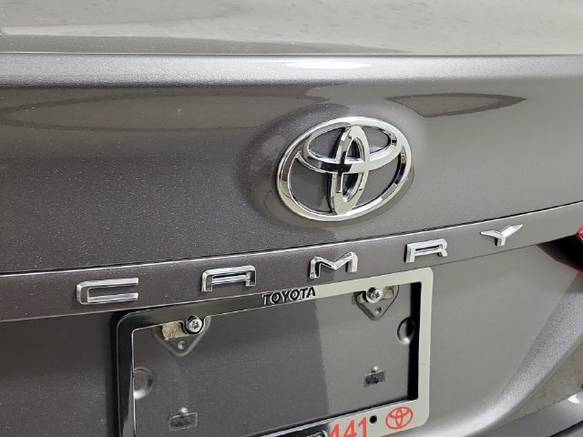 Used 2020 Toyota Camry LE FWD image 9
