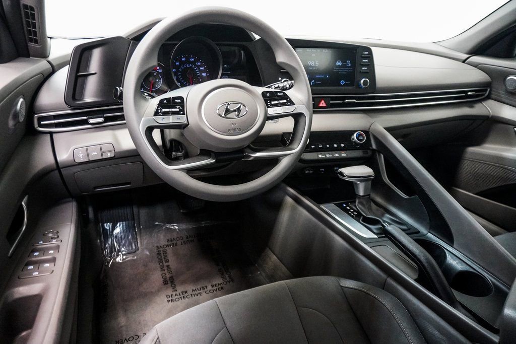 Used 2022 Hyundai Elantra SEL image 11
